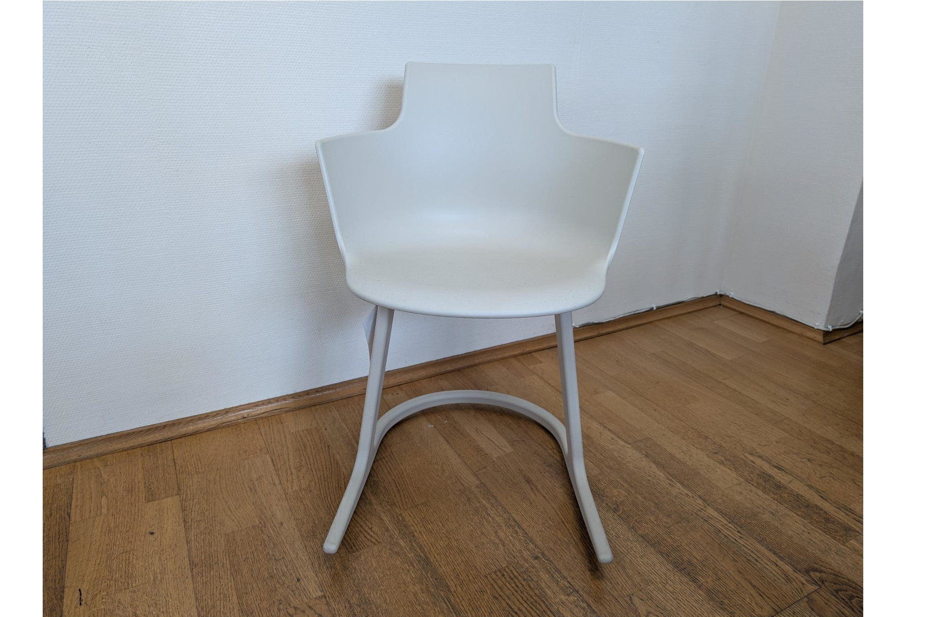 Social_tilt_front1800x1200